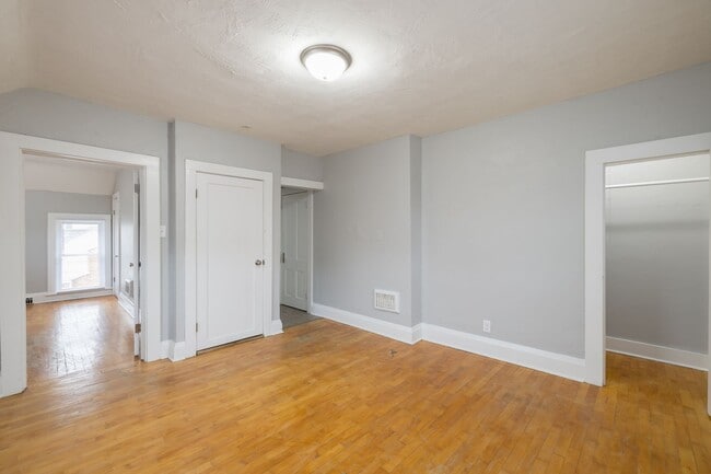 Building Photo - 162 7th St Unit 162 1/2 7th Street