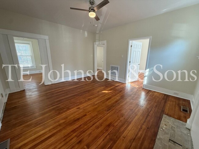 Photo - 415 E 16th St