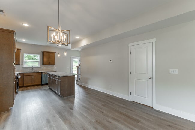 Photo - 4737 Heiskell Dr