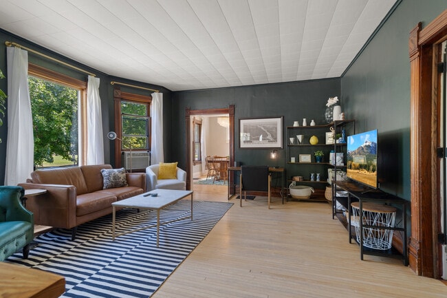 Photo - 1028 Porlier St Unit 1