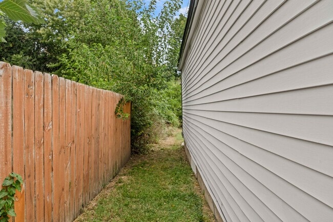 Photo - 1616 E Funston St