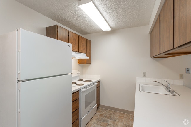 2BR, 1BA - 714 SF