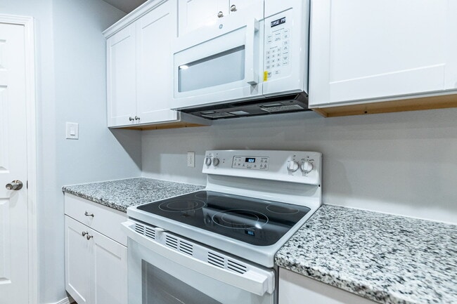 Photo - Half off First Full Month's Rent /Zero Deposit /Convenient to All Institutions of Higher Learning...