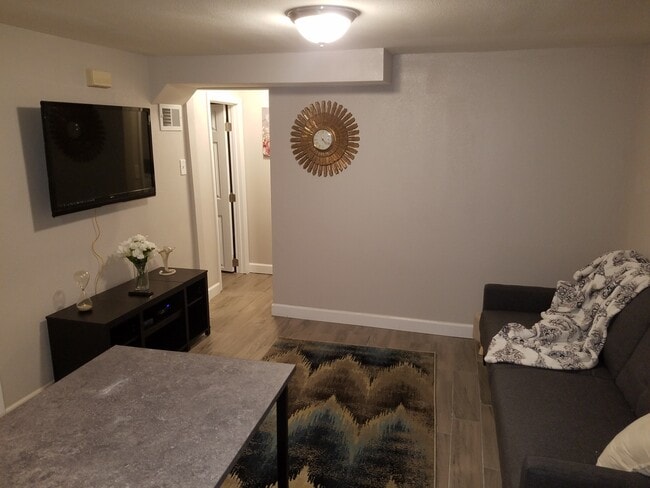 Photo - 2222 E 19th St