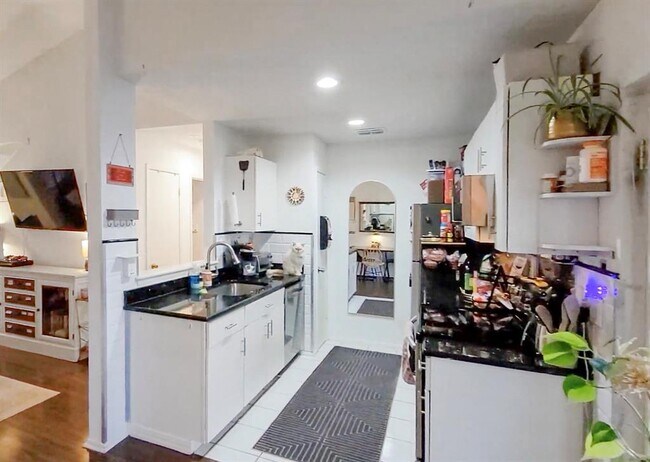 Photo - 1015 E Yager Ln Unit 9