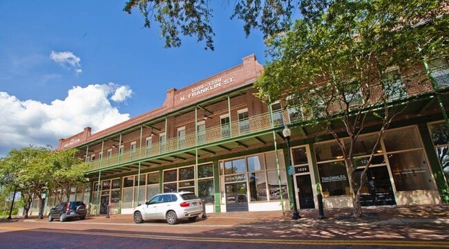 Building Photo - 1229 N Franklin St Unit H
