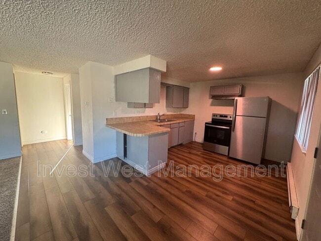 Photo - 944-933 33rd Ave