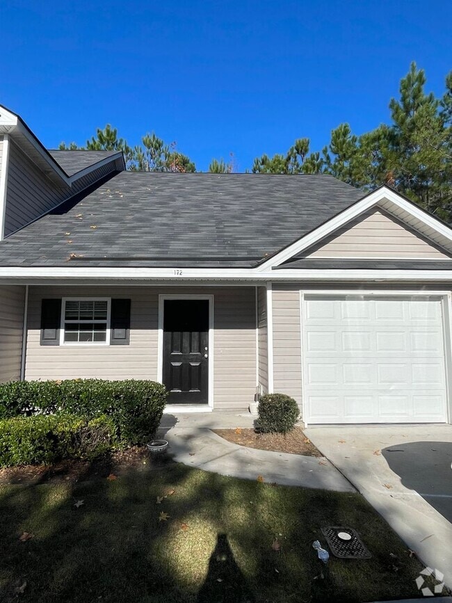 Building Photo - Available in The Cove Rental