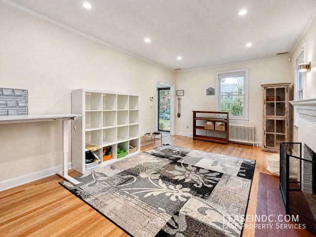 Photo - 4825 Butterworth Pl NW