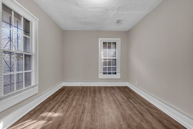 Photo - 481 Marianna St