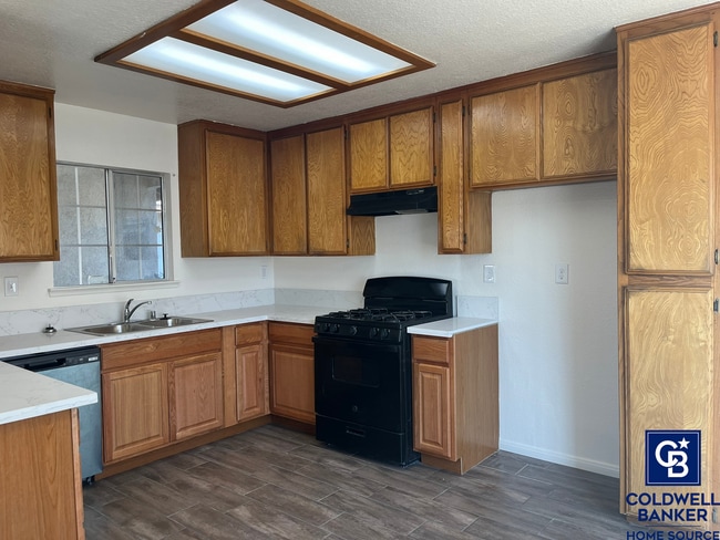 Photo - 4 Bedrooms 2 Bathroom home available in Victorville!!