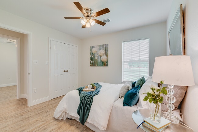 Photo - 380 Railroad Ave