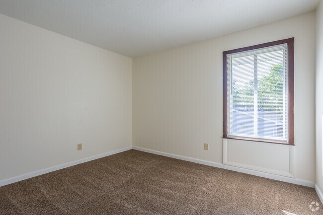 2BR, 1BA - 675SF - Primary Bedroom