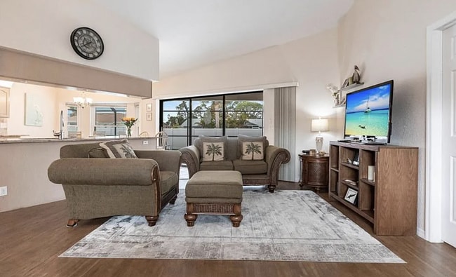 Photo - 4485 Sutlive St