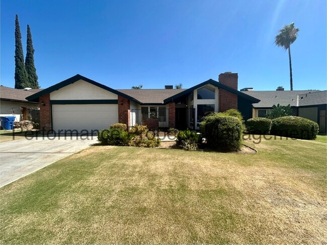 Building Photo - Stunning 3 Bed/2 Bath Split Wing Home w/ R...