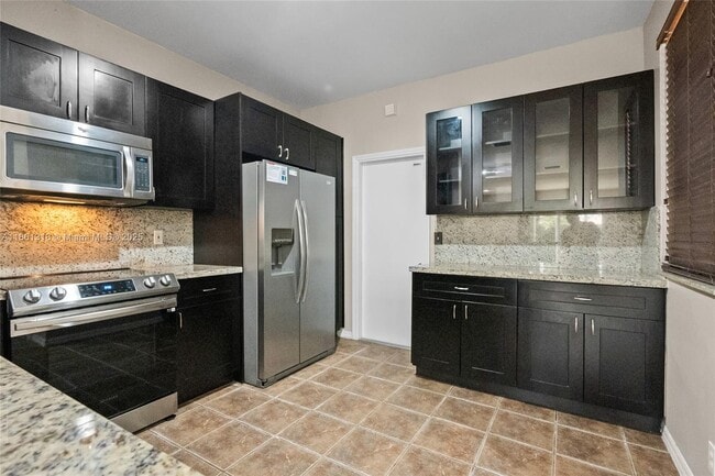 Building Photo - 2082 Madeira Dr Rental
