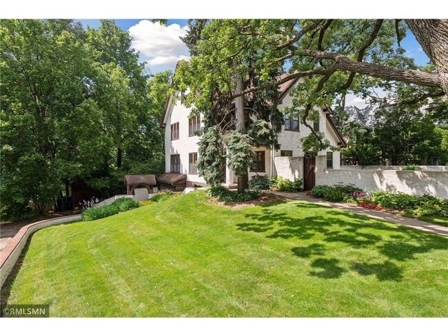 Photo - 27 Highview Pl