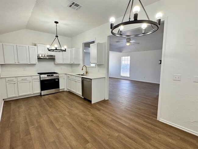 Photo - 223 W 6th St