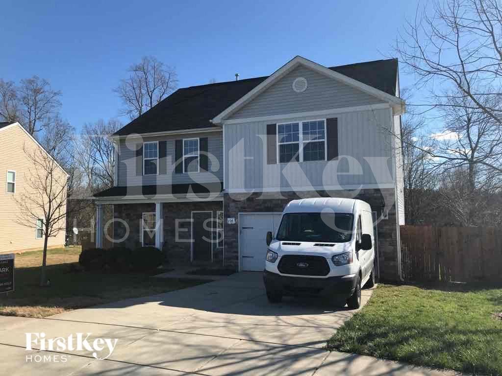 Photo - 104 Greenway View Ct