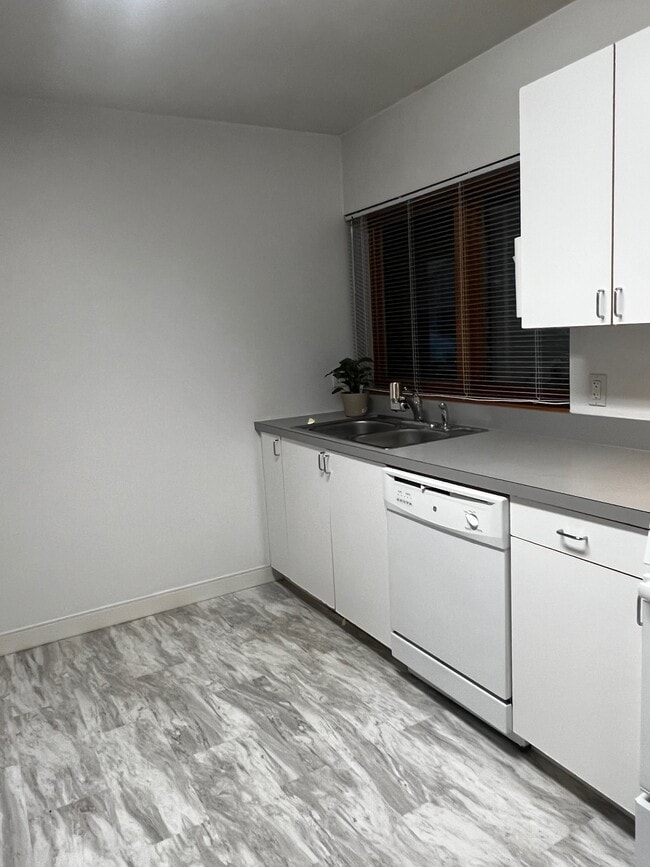 Photo - 1047 Danby Rd