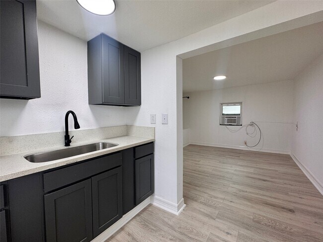 Photo - 27 Norwood St Unit 4