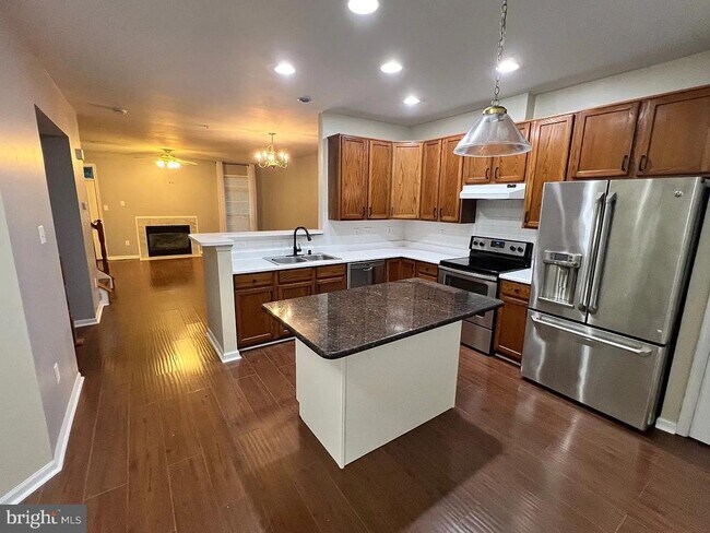 Photo - 439 Amelanchier Ct