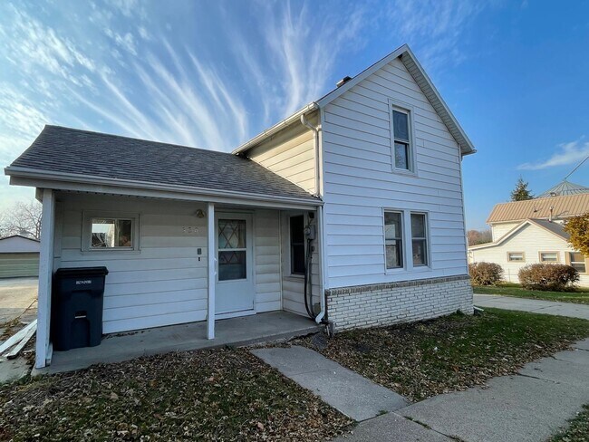 Photo - 2 bd 1 ba house for rent in Hudson, IA