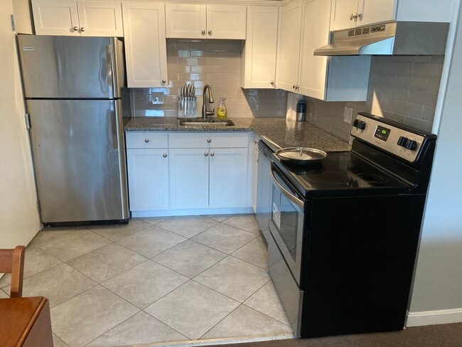 Building Photo - 120 Spruce St Unit 3