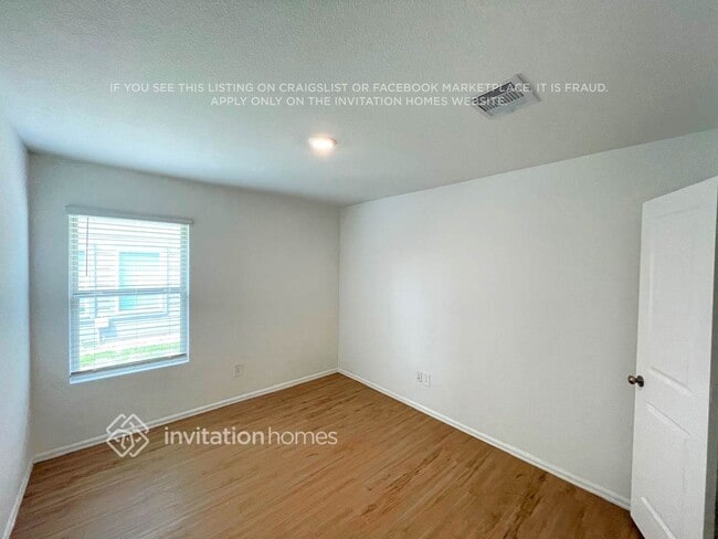 Photo - 18739 Mercer Fls Dr