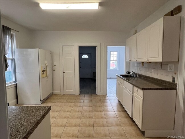 Photo - 5-14 College Pl