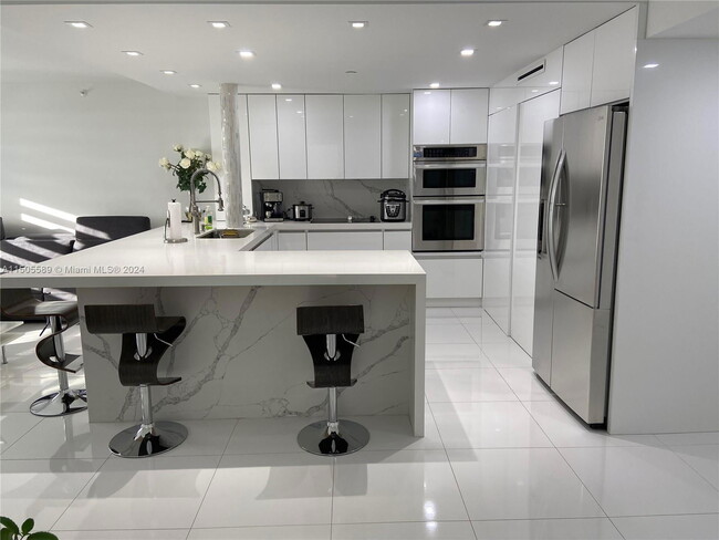 Photo - 911 E Ponce De Leon Blvd