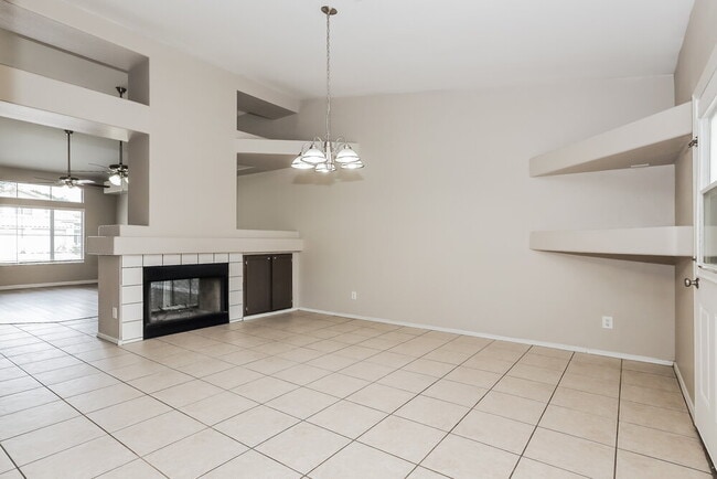 Photo - 1563 E Scott Ave