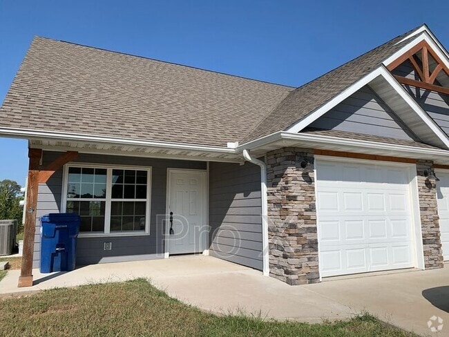 Building Photo - 611 Easton Dr Unit Apt A