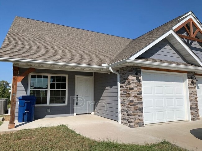 Photo - 611 Easton Dr Unit Apt A