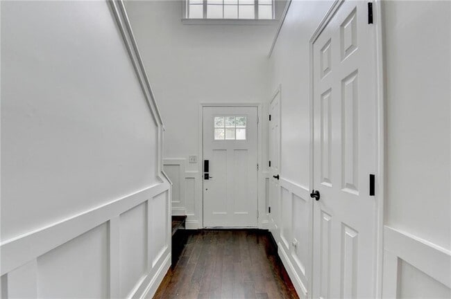 Photo - 725 Manor Glen Dr NW