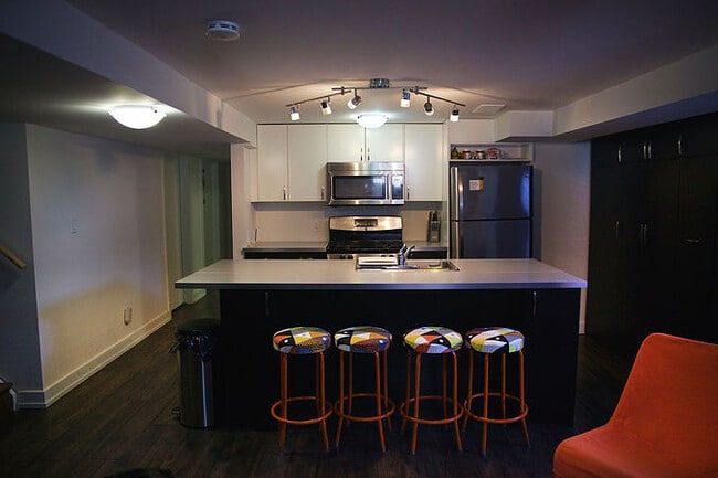 Photo - 158 Meadowlands Dr W