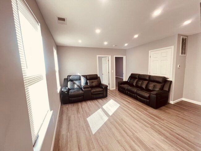 Photo - 77 Manville Rd Unit 3R