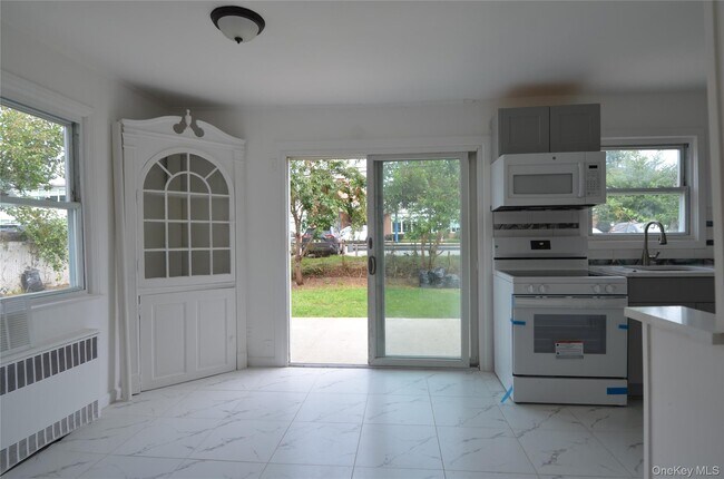 Photo - 771 Maple Pl