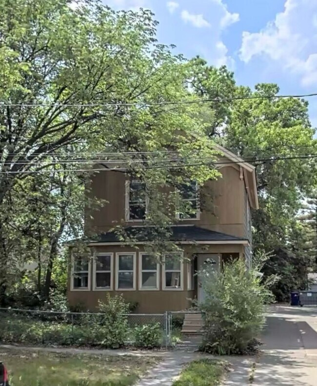 Building Photo - 595 Park St Unit Lower Rental
