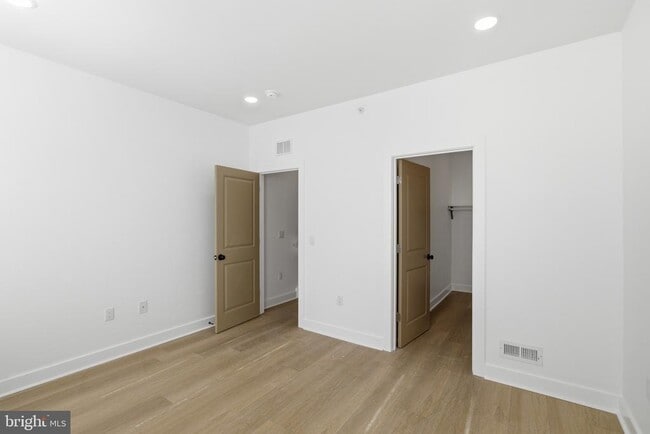 Photo - 2310 N Sydenham St Unidad 2