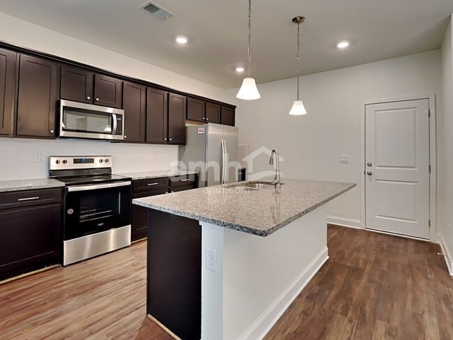 Photo - 8149 Willowbank Way