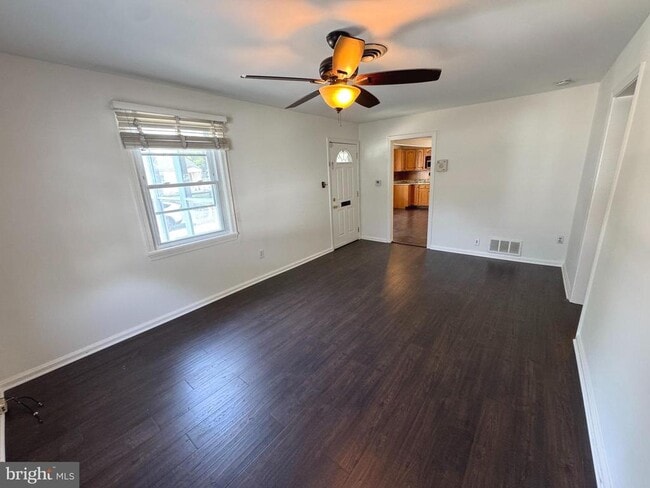 Building Photo - 721 Crabb Ave
