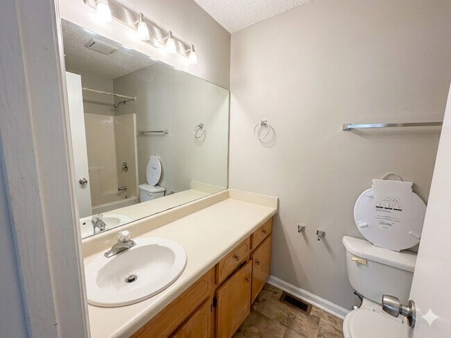 Photo - MOVE-IN SPECIAL: $500 OFF 1ST MONTH'S RENT!**