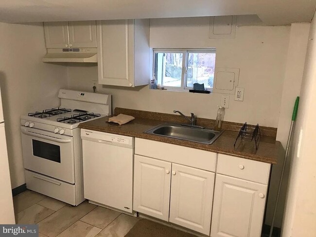 520 Kenyon St NW