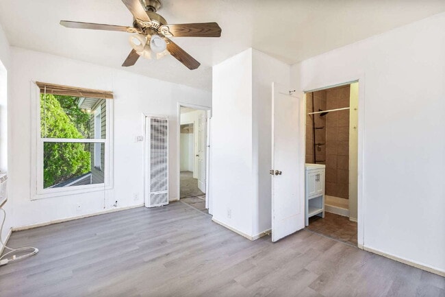 Cozy One bedroom in Great Ogden Location!
