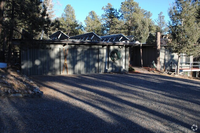 Building Photo - Lovely Ranch Style Home in Evergreen's Hiw...