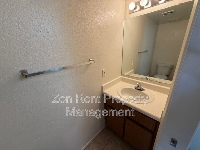 Photo - 2843 E Marconi Ave Unidad Marconi 2843 #103