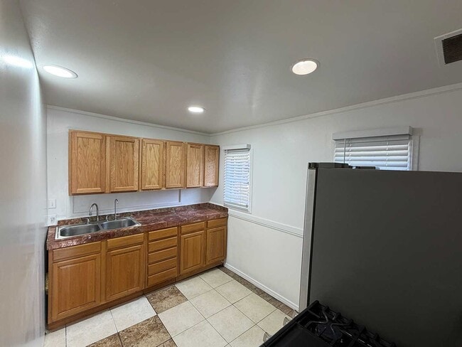 Photo - 10102 Fernglen Ave