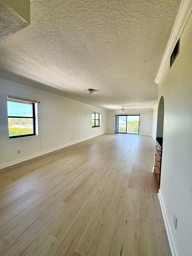 Photo - Live the ultimate beachside lifestyle! Unit 401