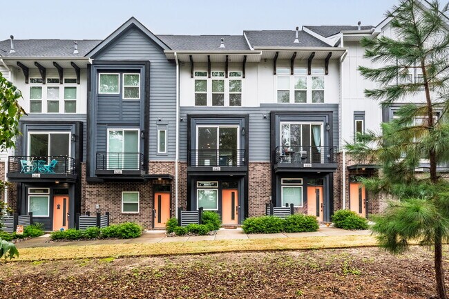 Photo - 642 W End Dr